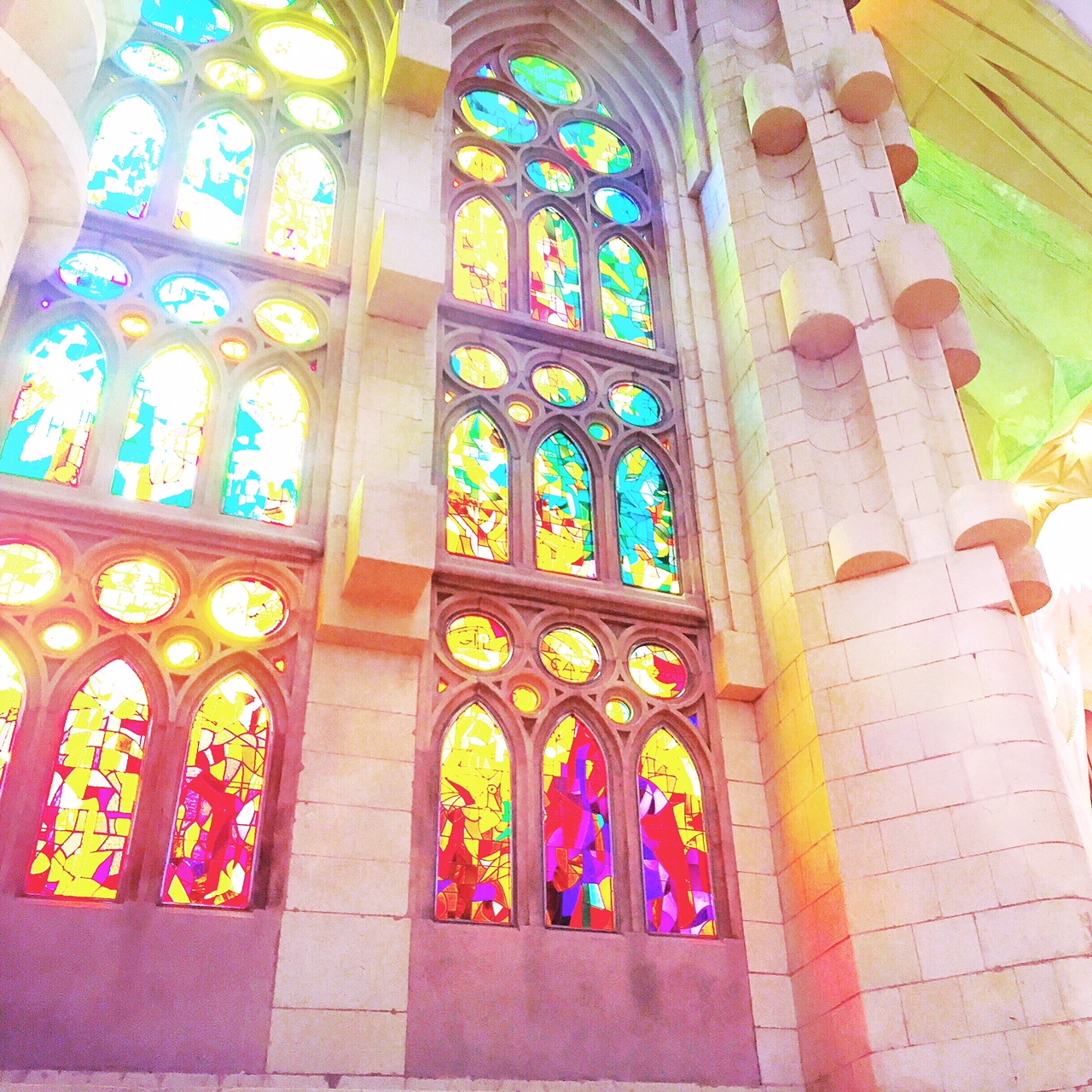 La sagrada familia travel colorfully